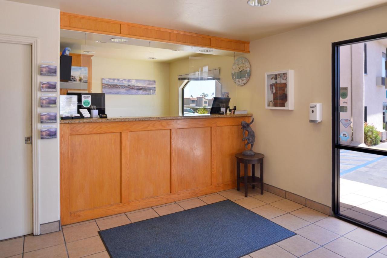 Edgewater Inn And Suites Писмо Бич Экстерьер фото