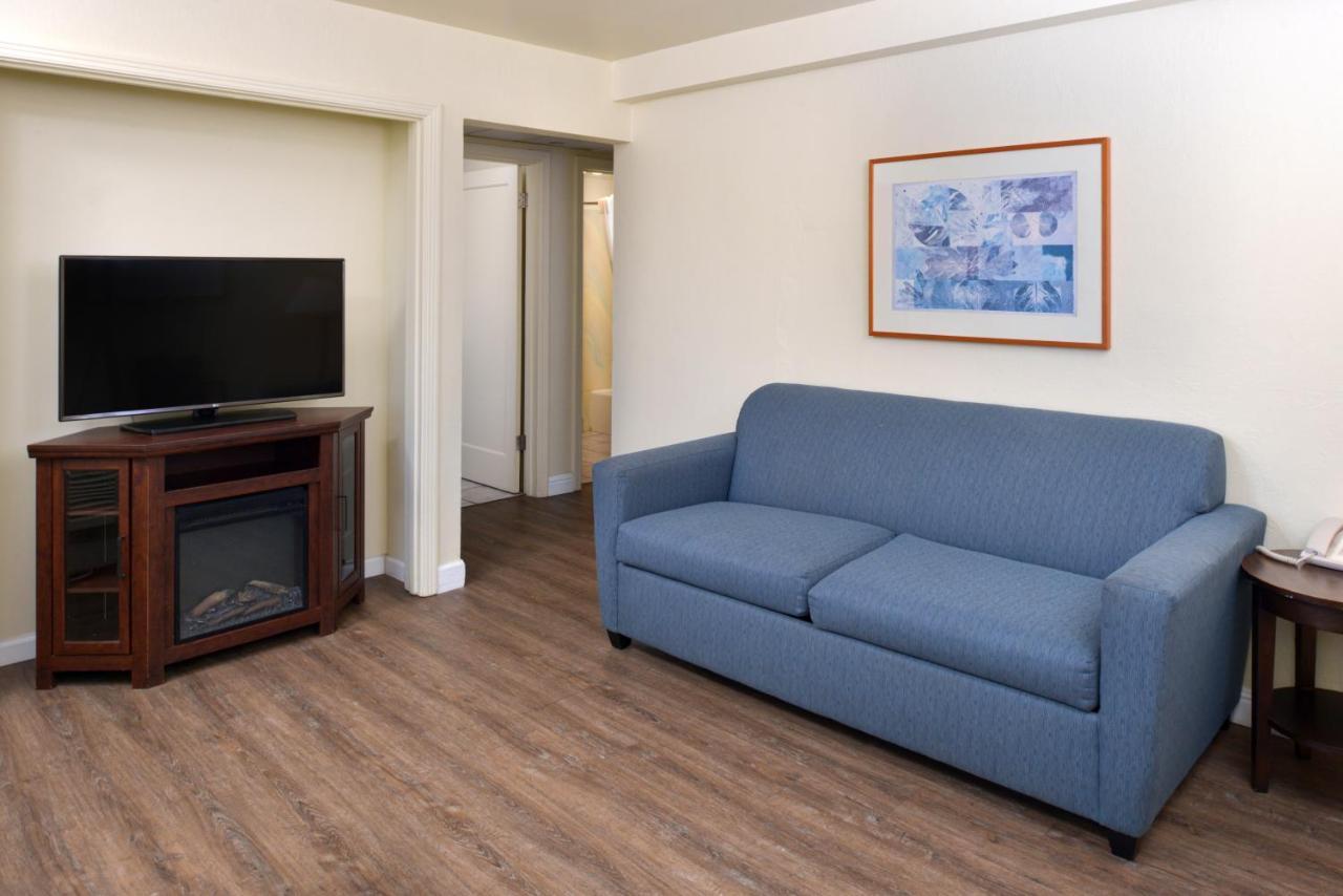 Edgewater Inn And Suites Писмо Бич Экстерьер фото