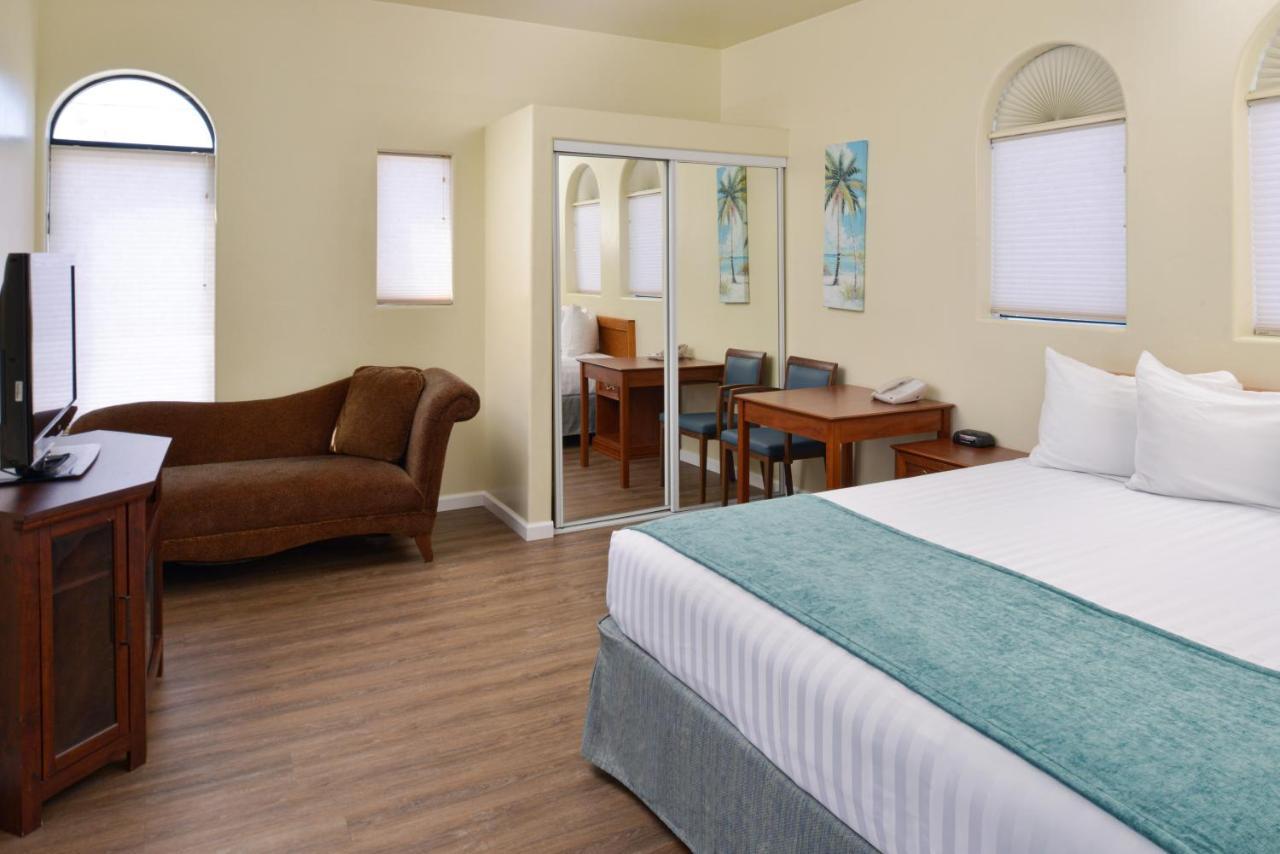 Edgewater Inn And Suites Писмо Бич Экстерьер фото