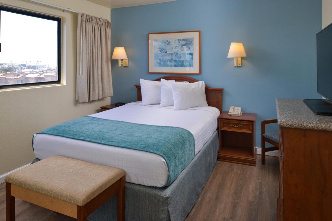 Edgewater Inn And Suites Писмо Бич Экстерьер фото